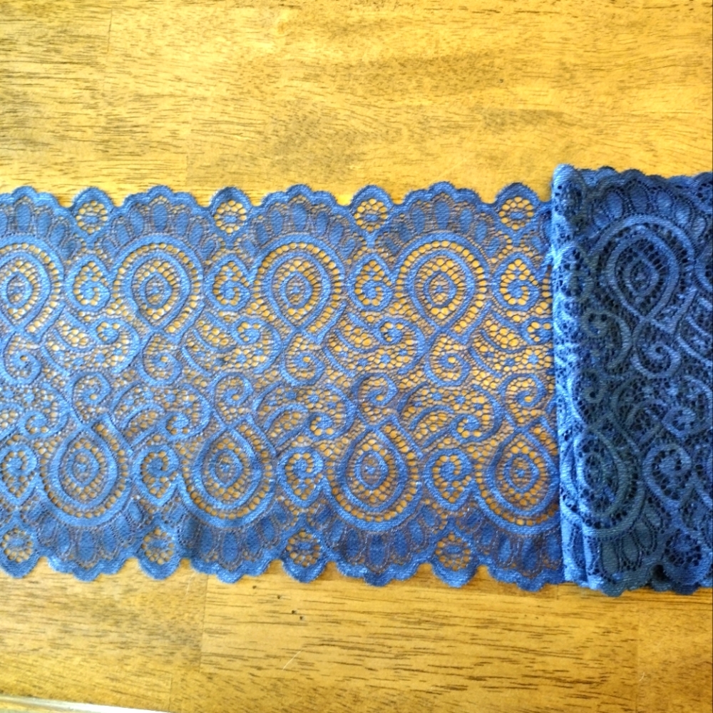 Lace table runners
